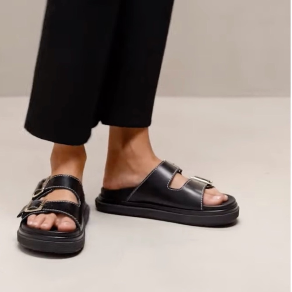 ALOHAS black buckle sandal